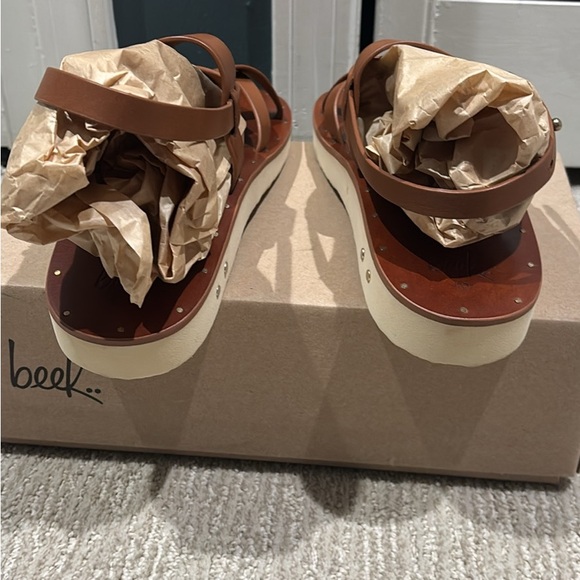 Beek Wigeon Leather Toe Ring Sandal - Picture 4 of 9